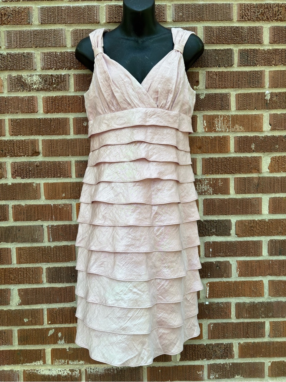 London Times Sz 6 Shimmery Pale rose Tiered Ruffle party Dress Rayon V-Neck